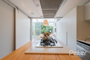 Casa à venda com 220m², 3 dormitórios, 1 suíte, 3 vagas, no bairro Tristeza em Porto Alegre