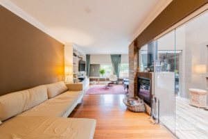 Casa à venda com 220m², 3 dormitórios, 1 suíte, 3 vagas, no bairro Tristeza em Porto Alegre