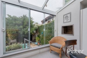 Casa à venda com 220m², 3 dormitórios, 1 suíte, 3 vagas, no bairro Tristeza em Porto Alegre