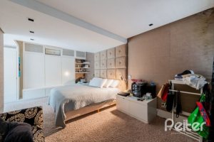 Casa à venda com 220m², 3 dormitórios, 1 suíte, 3 vagas, no bairro Tristeza em Porto Alegre