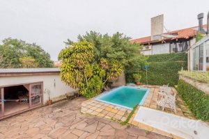 Casa à venda com 220m², 3 dormitórios, 1 suíte, 3 vagas, no bairro Tristeza em Porto Alegre