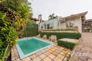 Casa à venda com 220m², 3 dormitórios, 1 suíte, 3 vagas, no bairro Tristeza em Porto Alegre