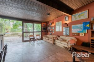 Casa à venda com 220m², 3 dormitórios, 1 suíte, 3 vagas, no bairro Tristeza em Porto Alegre