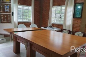 Casa à venda com 200m², 3 dormitórios, 2 vagas, no bairro Tristeza em Porto Alegre