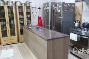 Casa à venda com 200m², 3 dormitórios, 2 vagas, no bairro Tristeza em Porto Alegre