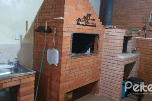 Casa à venda com 200m², 3 dormitórios, 2 vagas, no bairro Tristeza em Porto Alegre