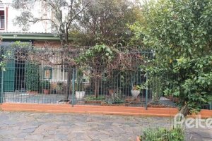 Casa à venda com 200m², 3 dormitórios, 2 vagas, no bairro Tristeza em Porto Alegre