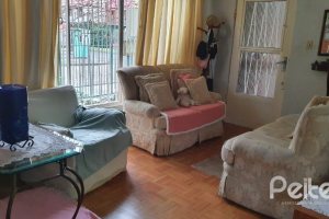 Casa à venda com 200m², 3 dormitórios, 2 vagas, no bairro Tristeza em Porto Alegre