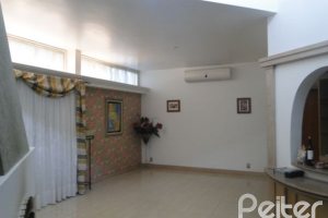 Casa à venda com 333m², 3 dormitórios, 1 suíte, 3 vagas, no bairro Ipanema em Porto Alegre