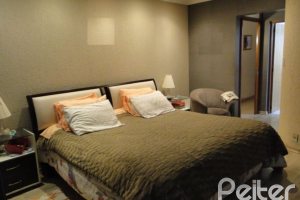 Casa à venda com 333m², 3 dormitórios, 1 suíte, 3 vagas, no bairro Ipanema em Porto Alegre