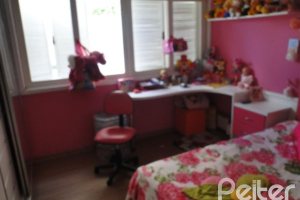 Casa à venda com 333m², 3 dormitórios, 1 suíte, 3 vagas, no bairro Ipanema em Porto Alegre