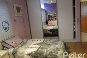 Casa à venda com 333m², 3 dormitórios, 1 suíte, 3 vagas, no bairro Ipanema em Porto Alegre