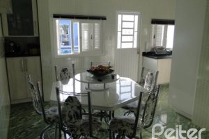 Casa à venda com 333m², 3 dormitórios, 1 suíte, 3 vagas, no bairro Ipanema em Porto Alegre