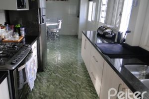 Casa à venda com 333m², 3 dormitórios, 1 suíte, 3 vagas, no bairro Ipanema em Porto Alegre