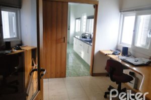 Casa à venda com 333m², 3 dormitórios, 1 suíte, 3 vagas, no bairro Ipanema em Porto Alegre