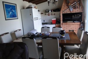 Casa à venda com 333m², 3 dormitórios, 1 suíte, 3 vagas, no bairro Ipanema em Porto Alegre