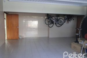 Casa à venda com 333m², 3 dormitórios, 1 suíte, 3 vagas, no bairro Ipanema em Porto Alegre