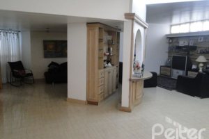 Casa à venda com 333m², 3 dormitórios, 1 suíte, 3 vagas, no bairro Ipanema em Porto Alegre