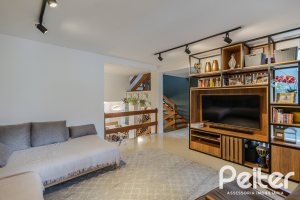 Casa em Condomínio à venda com 185m², 3 dormitórios, 1 suíte, 2 vagas, no bairro Vila Nova em PORTO ALEGRE