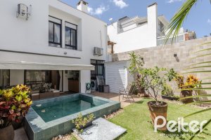 Casa em Condomínio à venda com 185m², 3 dormitórios, 1 suíte, 2 vagas, no bairro Vila Nova em PORTO ALEGRE