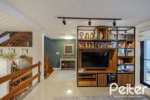 Casa em Condomínio à venda com 185m², 3 dormitórios, 1 suíte, 2 vagas, no bairro Vila Nova em PORTO ALEGRE