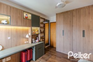 Casa em Condomínio à venda com 185m², 3 dormitórios, 1 suíte, 2 vagas, no bairro Vila Nova em PORTO ALEGRE