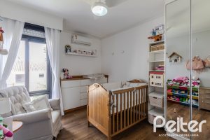 Casa em Condomínio à venda com 185m², 3 dormitórios, 1 suíte, 2 vagas, no bairro Vila Nova em PORTO ALEGRE