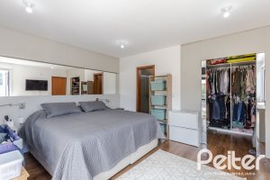 Casa em Condomínio à venda com 185m², 3 dormitórios, 1 suíte, 2 vagas, no bairro Vila Nova em PORTO ALEGRE