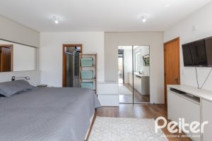 Casa em Condomínio à venda com 185m², 3 dormitórios, 1 suíte, 2 vagas, no bairro Vila Nova em PORTO ALEGRE