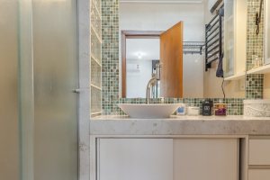 Casa em Condomínio à venda com 185m², 3 dormitórios, 1 suíte, 2 vagas, no bairro Vila Nova em PORTO ALEGRE