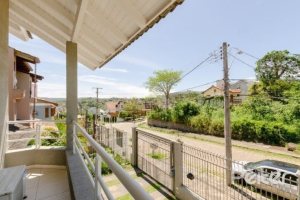 Casa à venda com 212m², 4 dormitórios, 1 suíte, 2 vagas, no bairro Espírito Santo em Porto Alegre