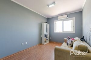 Casa à venda com 212m², 4 dormitórios, 1 suíte, 2 vagas, no bairro Espírito Santo em Porto Alegre