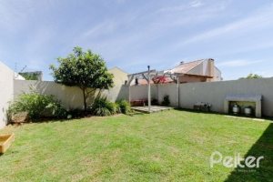 Casa à venda com 212m², 4 dormitórios, 1 suíte, 2 vagas, no bairro Espírito Santo em Porto Alegre