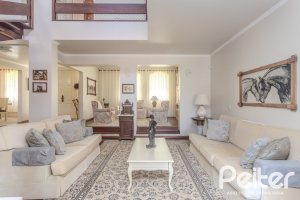 Casa à venda com 500m², 4 dormitórios, 2 suítes, 2 vagas, no bairro Vila Conceição em Porto Alegre