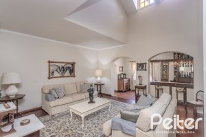 Casa à venda com 500m², 4 dormitórios, 2 suítes, 2 vagas, no bairro Vila Conceição em Porto Alegre