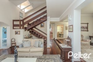 Casa à venda com 500m², 4 dormitórios, 2 suítes, 2 vagas, no bairro Vila Conceição em Porto Alegre