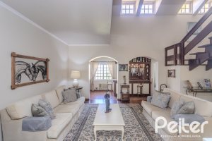 Casa à venda com 500m², 4 dormitórios, 2 suítes, 2 vagas, no bairro Vila Conceição em Porto Alegre