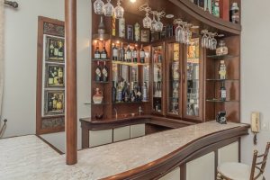 Casa à venda com 500m², 4 dormitórios, 2 suítes, 2 vagas, no bairro Vila Conceição em Porto Alegre