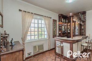 Casa à venda com 500m², 4 dormitórios, 2 suítes, 2 vagas, no bairro Vila Conceição em Porto Alegre