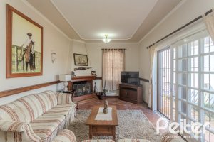 Casa à venda com 500m², 4 dormitórios, 2 suítes, 2 vagas, no bairro Vila Conceição em Porto Alegre