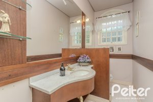 Casa à venda com 500m², 4 dormitórios, 2 suítes, 2 vagas, no bairro Vila Conceição em Porto Alegre