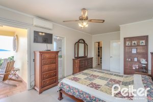 Casa à venda com 500m², 4 dormitórios, 2 suítes, 2 vagas, no bairro Vila Conceição em Porto Alegre