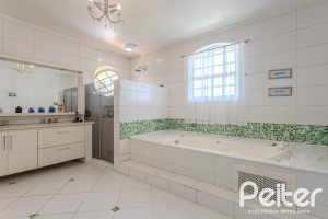 Casa à venda com 500m², 4 dormitórios, 2 suítes, 2 vagas, no bairro Vila Conceição em Porto Alegre