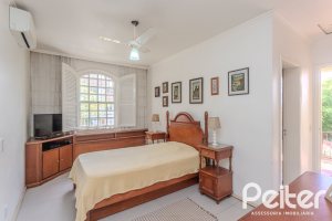 Casa à venda com 500m², 4 dormitórios, 2 suítes, 2 vagas, no bairro Vila Conceição em Porto Alegre