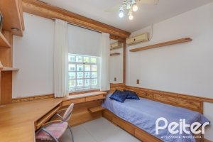 Casa à venda com 500m², 4 dormitórios, 2 suítes, 2 vagas, no bairro Vila Conceição em Porto Alegre