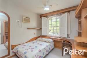 Casa à venda com 500m², 4 dormitórios, 2 suítes, 2 vagas, no bairro Vila Conceição em Porto Alegre