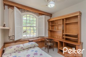 Casa à venda com 500m², 4 dormitórios, 2 suítes, 2 vagas, no bairro Vila Conceição em Porto Alegre