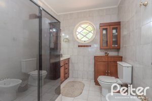 Casa à venda com 500m², 4 dormitórios, 2 suítes, 2 vagas, no bairro Vila Conceição em Porto Alegre