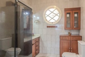 Casa à venda com 500m², 4 dormitórios, 2 suítes, 2 vagas, no bairro Vila Conceição em Porto Alegre