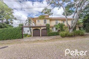 Casa à venda com 500m², 4 dormitórios, 2 suítes, 2 vagas, no bairro Vila Conceição em Porto Alegre